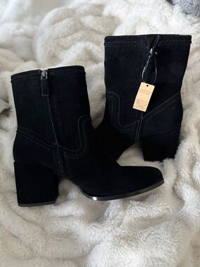 NWT Vince Camuto Pailey Black Suede Booties